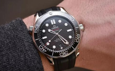 廈門歐米茄服務中心電話(打開歐米茄手表的后蓋)