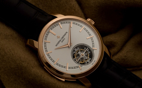 江詩丹頓手表售后官方電話（解決江詩丹頓表盤生銹問題）