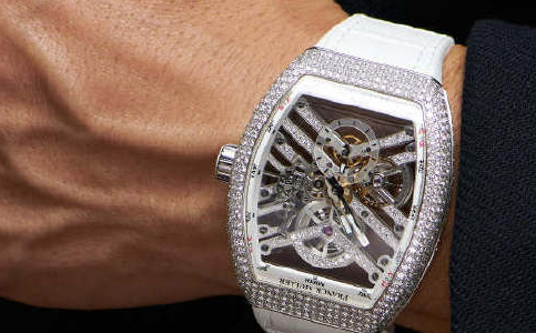 法穆蘭售后維修中心(法穆蘭手表表蒙出現(xiàn)劃痕)