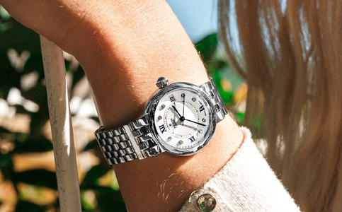 帝舵客服熱線(帝舵手表表盤出現(xiàn)銹跡)