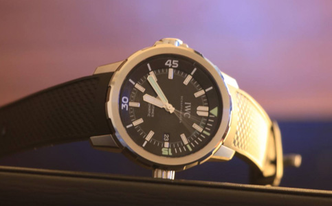 萬國官網維修(萬國手表發條擰反的解決技巧)